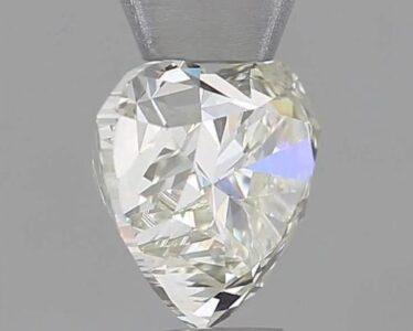 1.05 Carat Heart Diamond Dubai